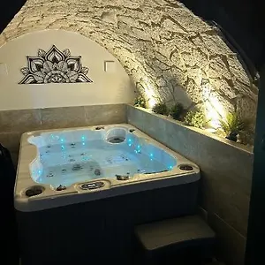 https://love-room-la-parenthse-carnoules.fr-provencehotel.com